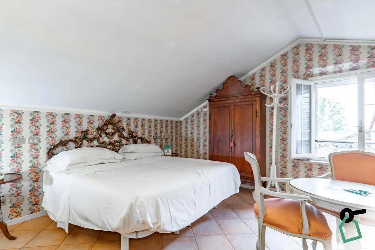 ***** Hotel Hotiday Room Collection - Ferrara Italy
